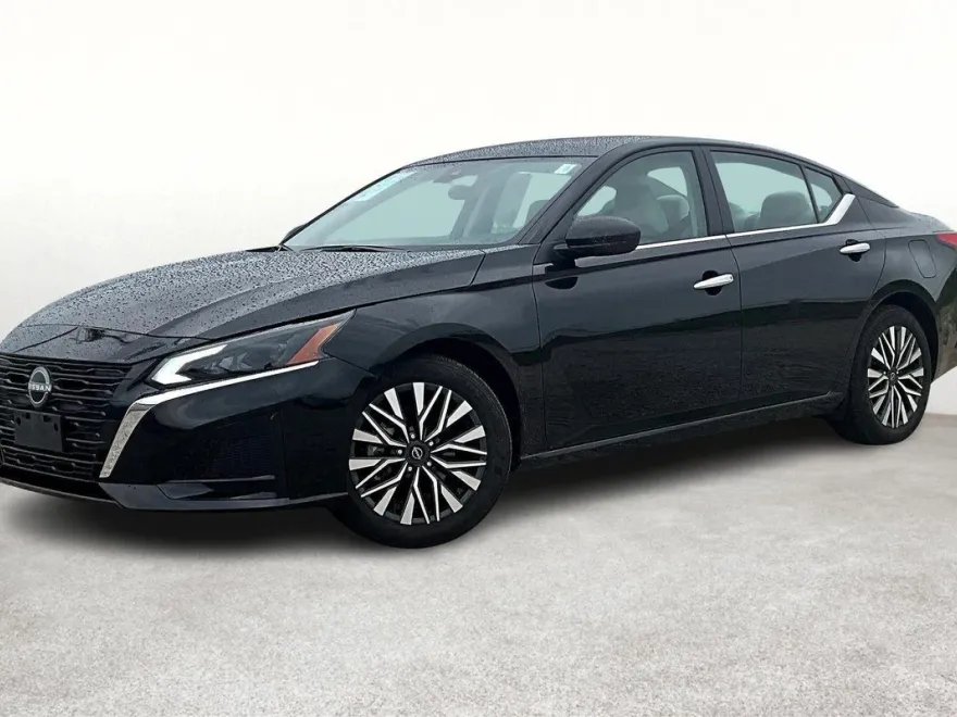 2025 Nissan Altima SV photo 1