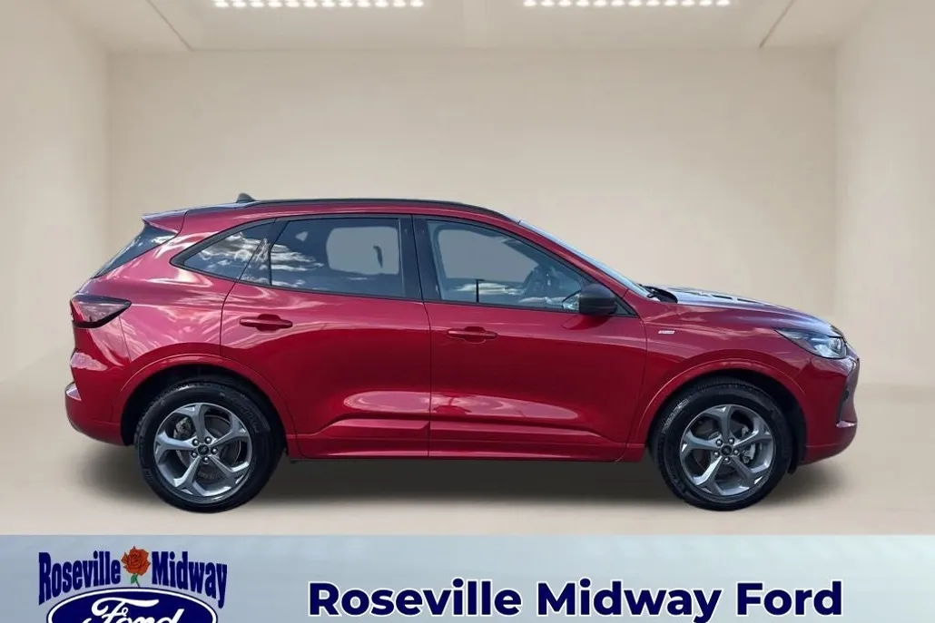 2023 Ford Escape ST-Line photo 1