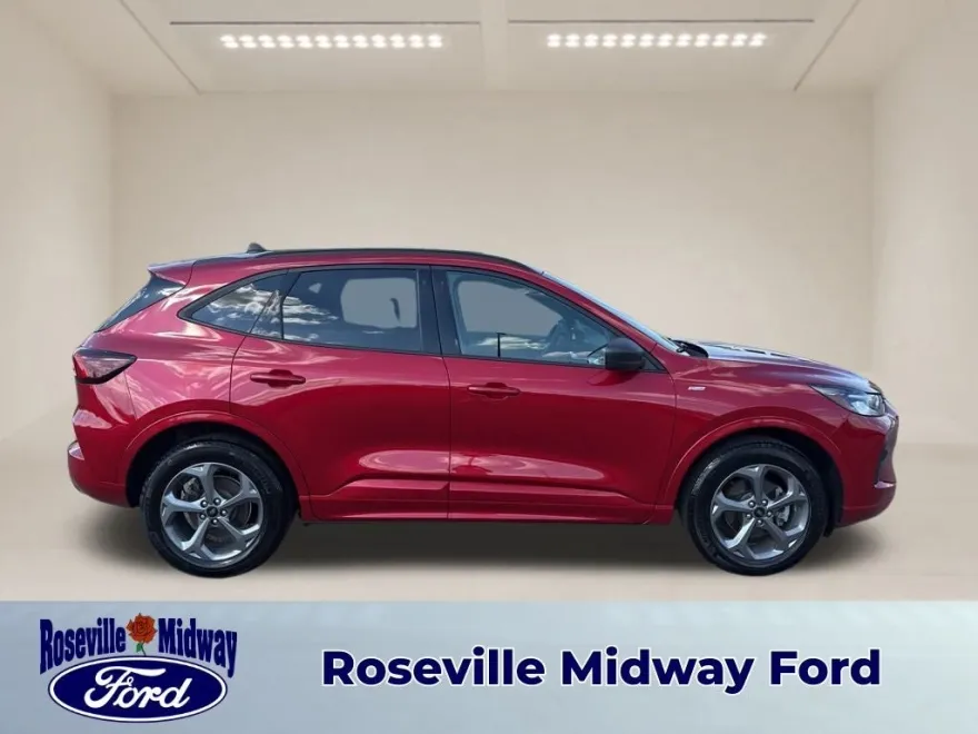 2023 Ford Escape ST-Line photo 1