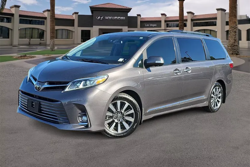 2019 Toyota Sienna Limited Premium photo 1