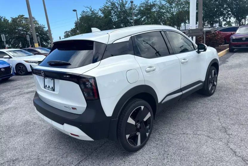 2025 Nissan Kicks SR photo 1