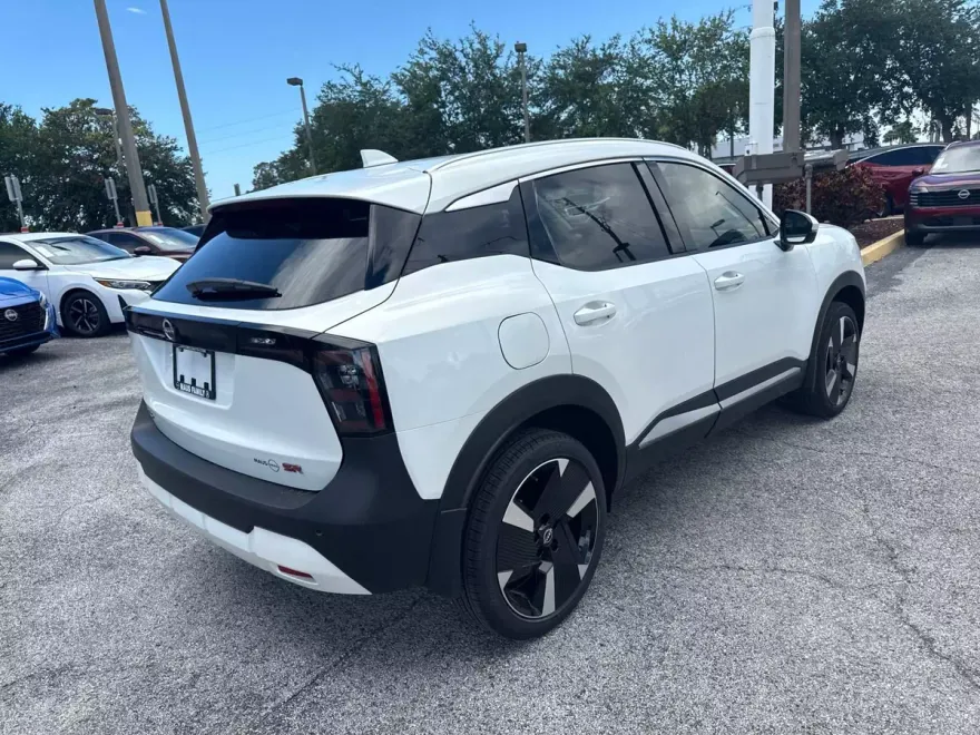 2025 Nissan Kicks SR photo 1