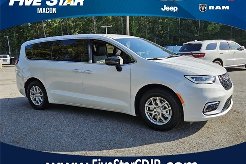 2026 Chrysler Pacifica photo 1