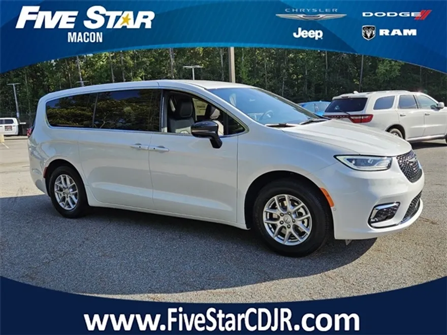 2026 Chrysler Pacifica photo 1