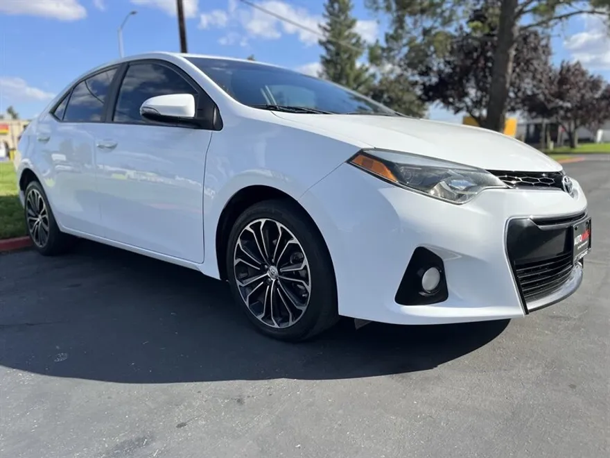 2016 Toyota Corolla Plus photo 1