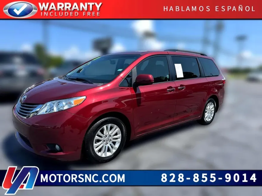 2017 Toyota Sienna XLE photo 1