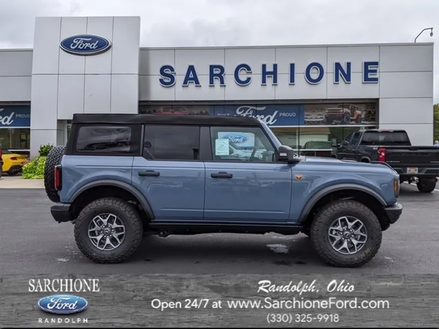 2024 Ford Bronco Badlands photo 1
