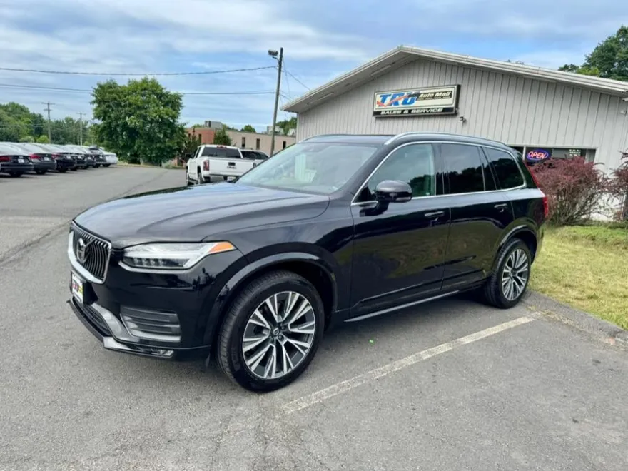 2020 Volvo XC90 T6 AWD Momentum photo 1