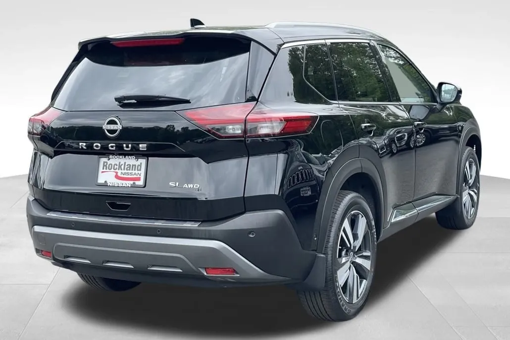 2023 Nissan Rogue SL photo 1