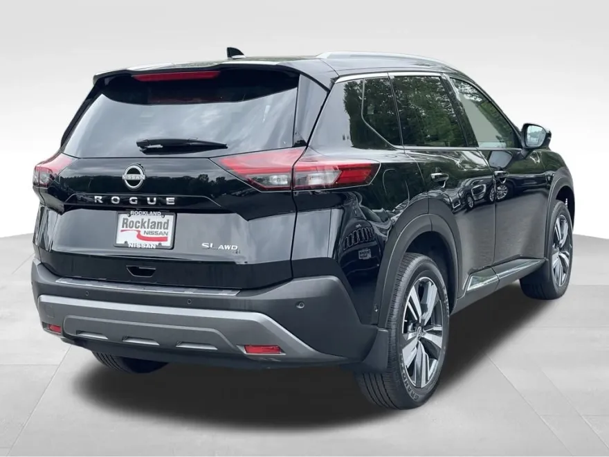 2023 Nissan Rogue SL photo 1
