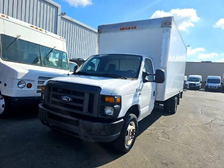 2016 Ford E-350 photo 1