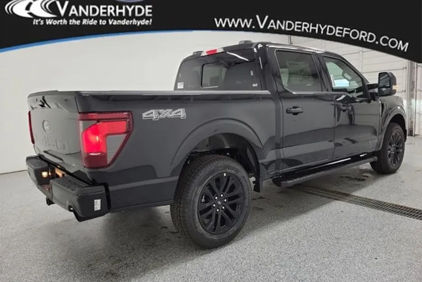 2025 Ford F-150 XLT photo 1