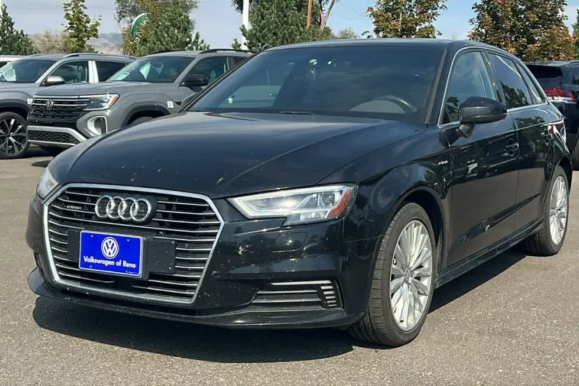 2017 Audi A3 E-tron Premium Plus photo 1