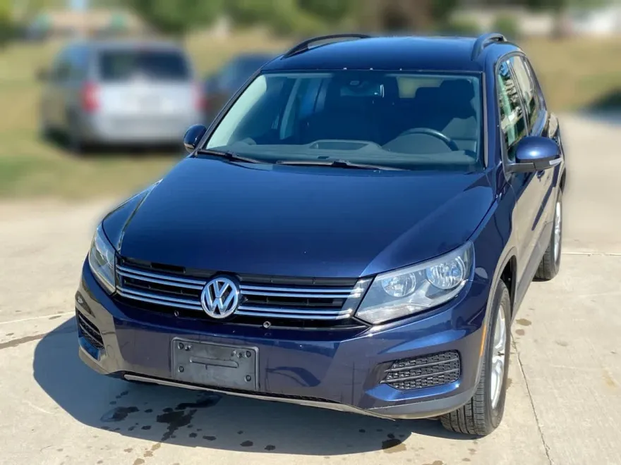 2016 Volkswagen Tiguan S photo 1