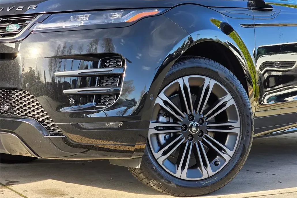 2026 Land Rover Range Rover Evoque Dynamic SE photo 1