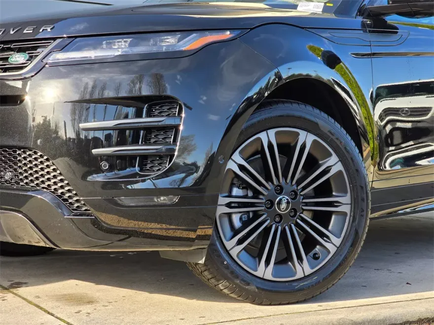 2026 Land Rover Range Rover Evoque Dynamic SE photo 1