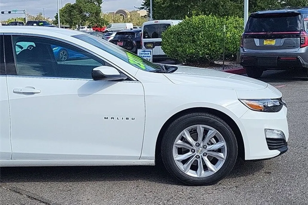 2023 Chevrolet Malibu 1LT photo 1