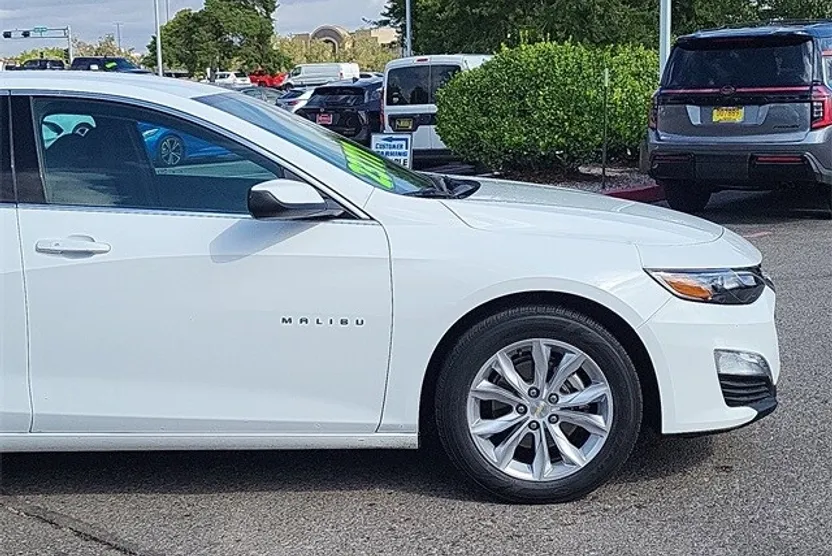 2023 Chevrolet Malibu 1LT photo 1
