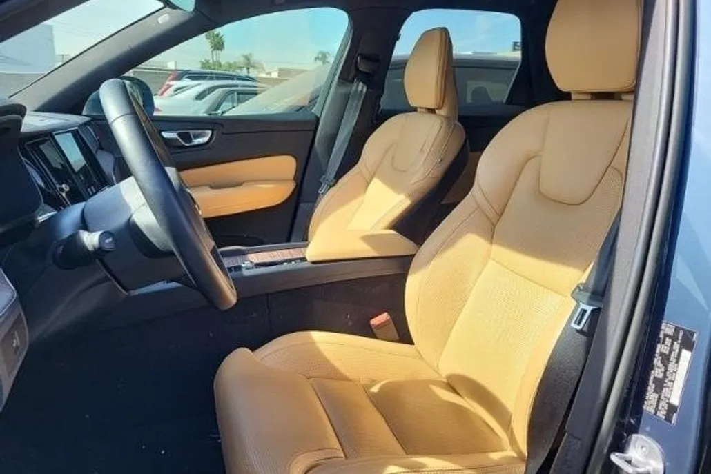 2023 Volvo XC60 B5 Ultimate photo 1