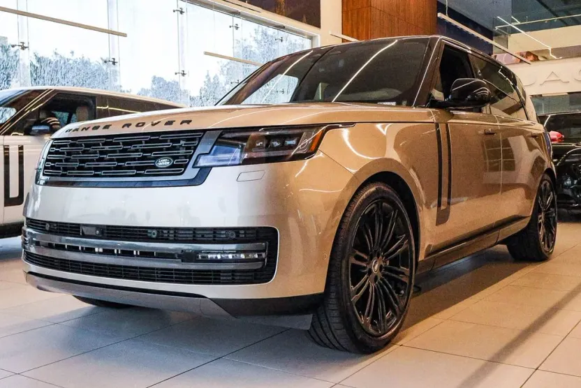 2025 Land Rover Range Rover SE photo 1
