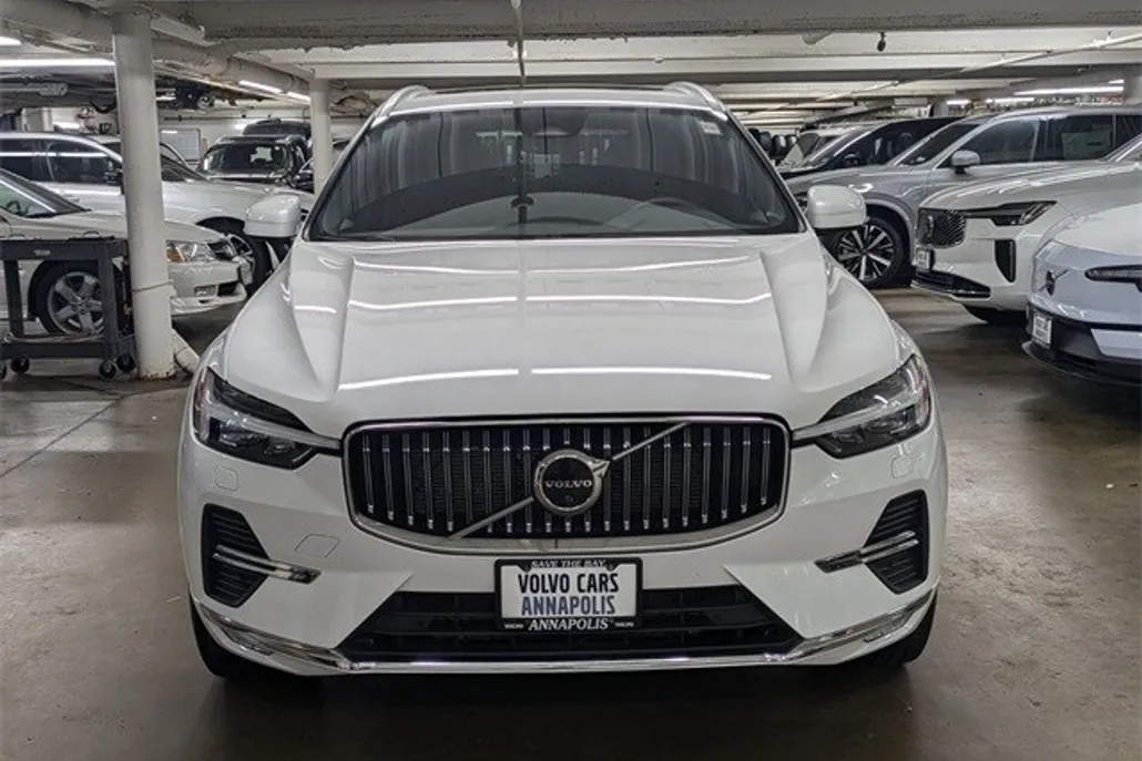 2023 Volvo XC60 B5 Plus photo 1