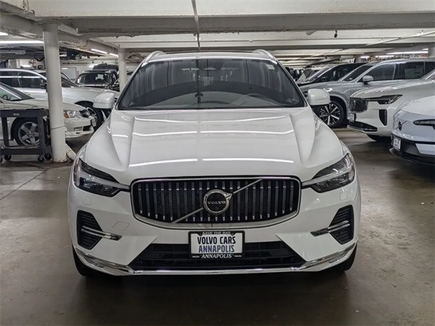 2023 Volvo XC60 B5 Plus photo 1