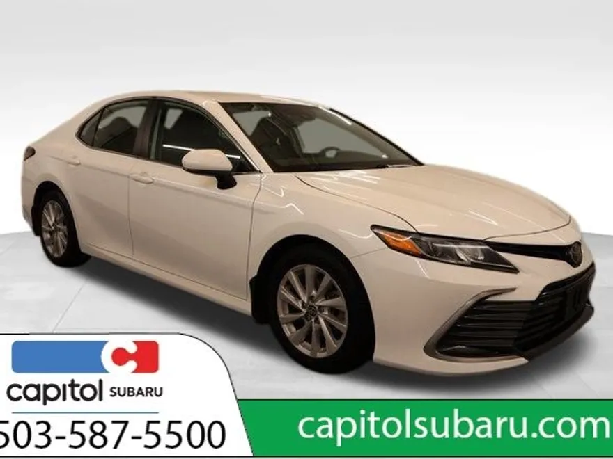 2023 Toyota Camry LE photo 1