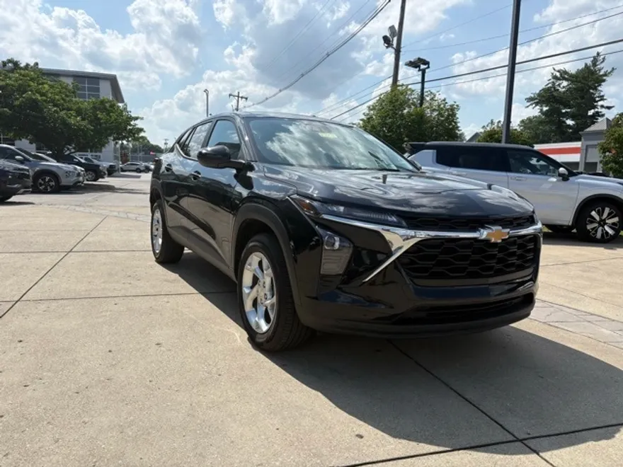 2024 Chevrolet Trax LS photo 1
