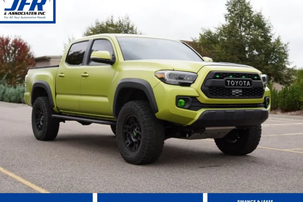 2023 Toyota Tacoma TRD Off-Road photo 1