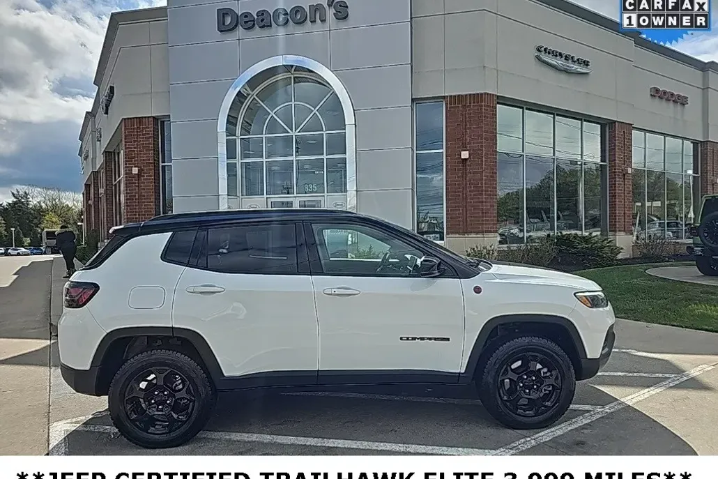 2023 Jeep Compass Trailhawk photo 1