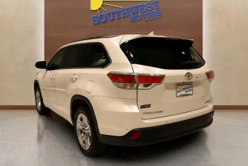 2016 Toyota RAV4 Limited photo 1