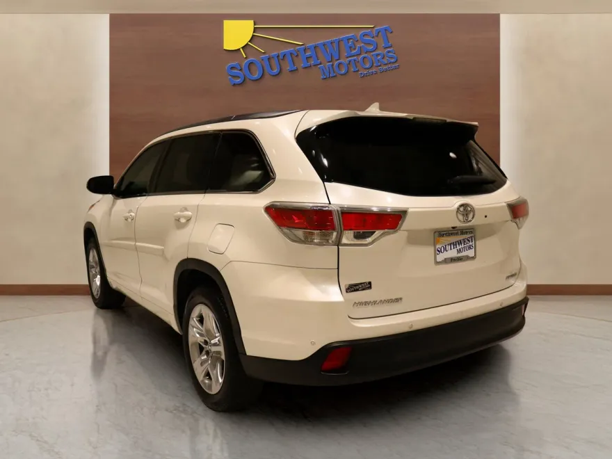 2016 Toyota RAV4 Limited photo 1