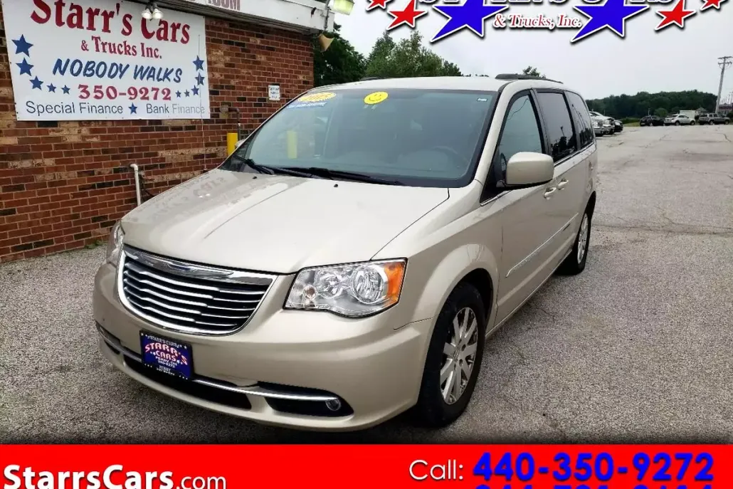 2015 Chrysler Town & Country Touring photo 1