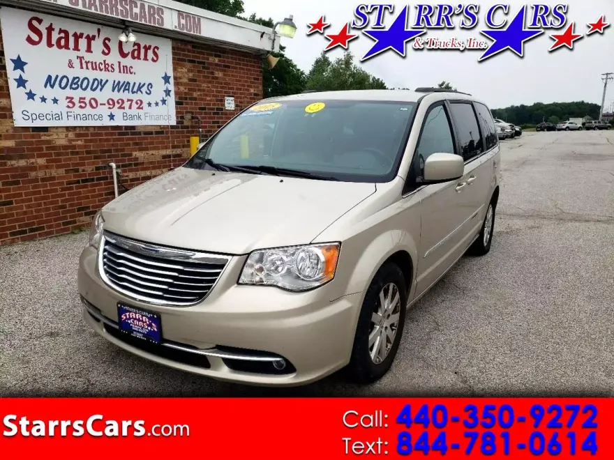 2015 Chrysler Town & Country Touring photo 1