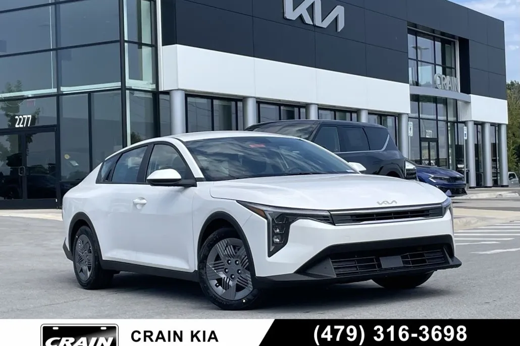 2025 Kia K4 LX photo 1