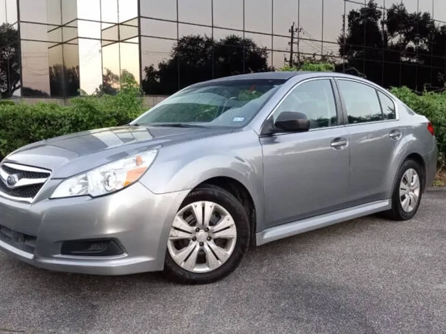 2011 Subaru Legacy 2.5i photo 1