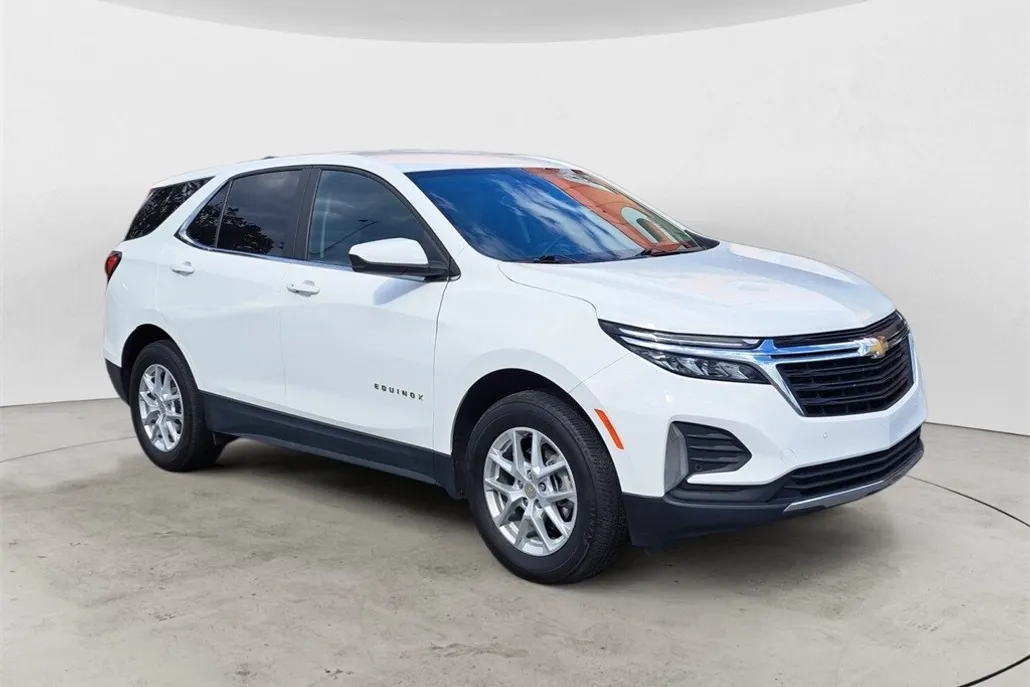 2023 Chevrolet Equinox LT photo 1