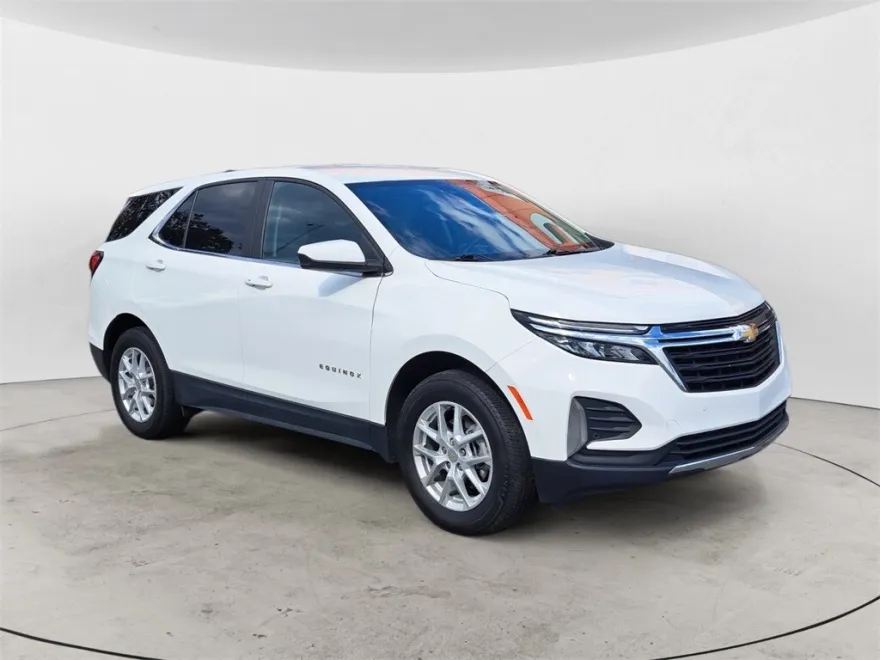 2023 Chevrolet Equinox LT photo 1
