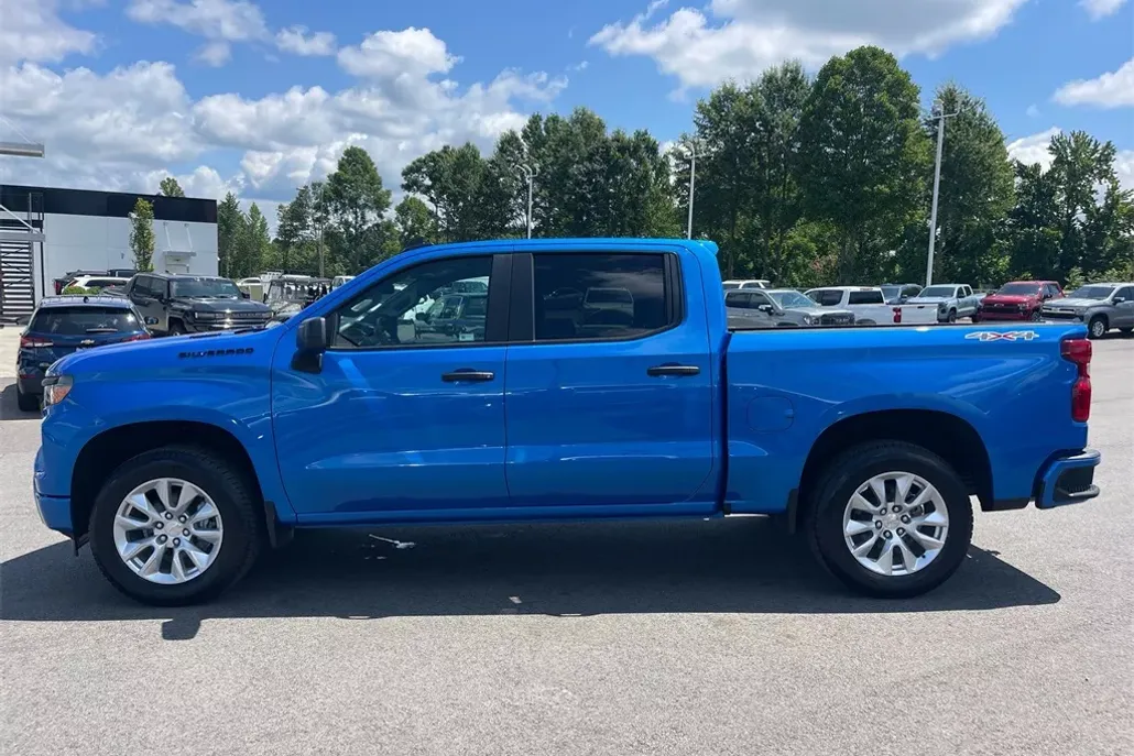 2025 Chevrolet Silverado 1500 Custom photo 1