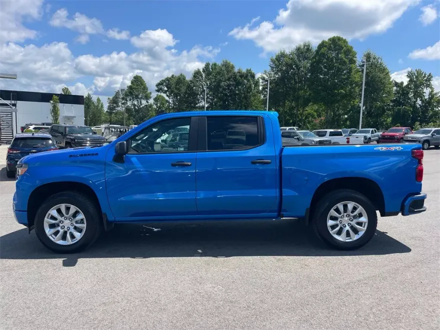 2025 Chevrolet Silverado 1500 Custom photo 1