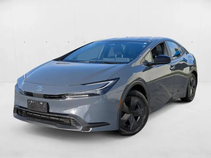 2024 Toyota Prius LE photo 1
