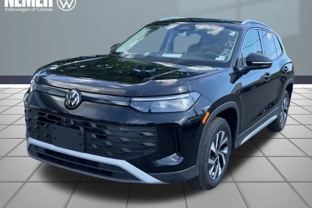 2025 Volkswagen Tiguan S photo 1