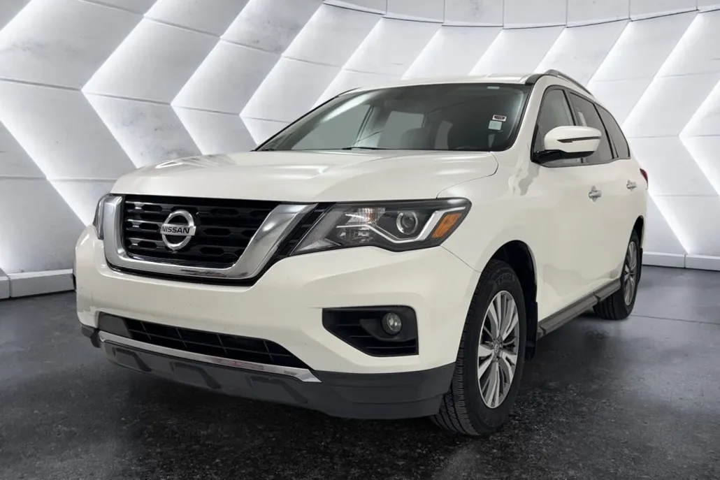 2020 Nissan Pathfinder SV photo 1