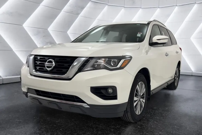 2020 Nissan Pathfinder SV photo 1