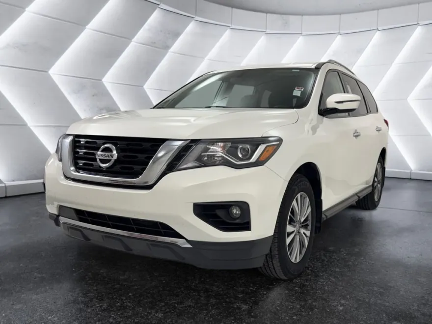 2020 Nissan Pathfinder SV photo 1