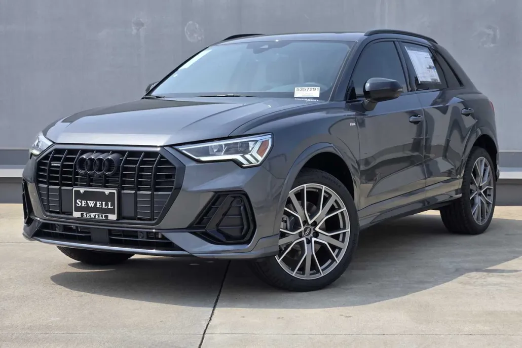 2025 Audi Q3 45 TFSI S line Premium photo 1