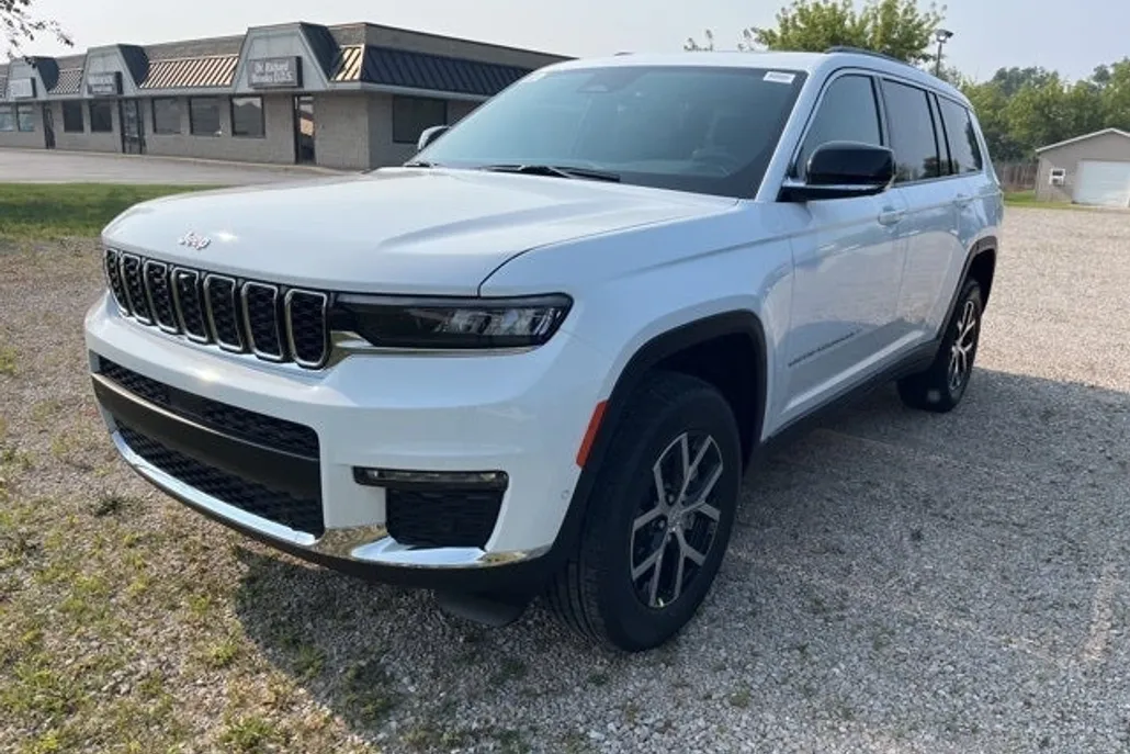 2025 Jeep Grand Cherokee Limited photo 1