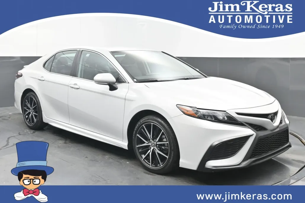 2024 Toyota Camry SE photo 1