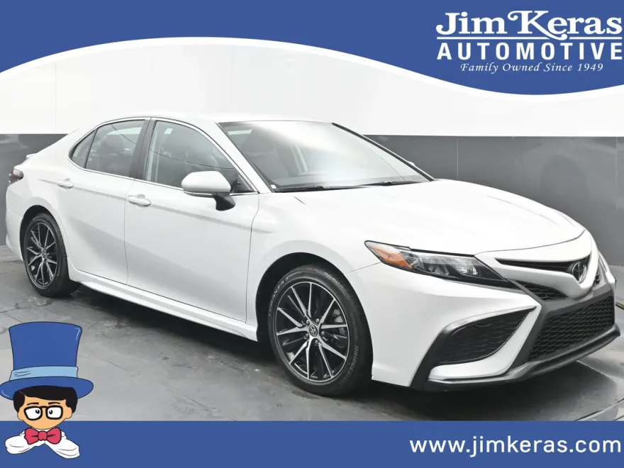 2024 Toyota Camry SE photo 1