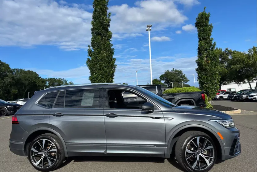 2022 Volkswagen Tiguan SEL Premium R-Line photo 1